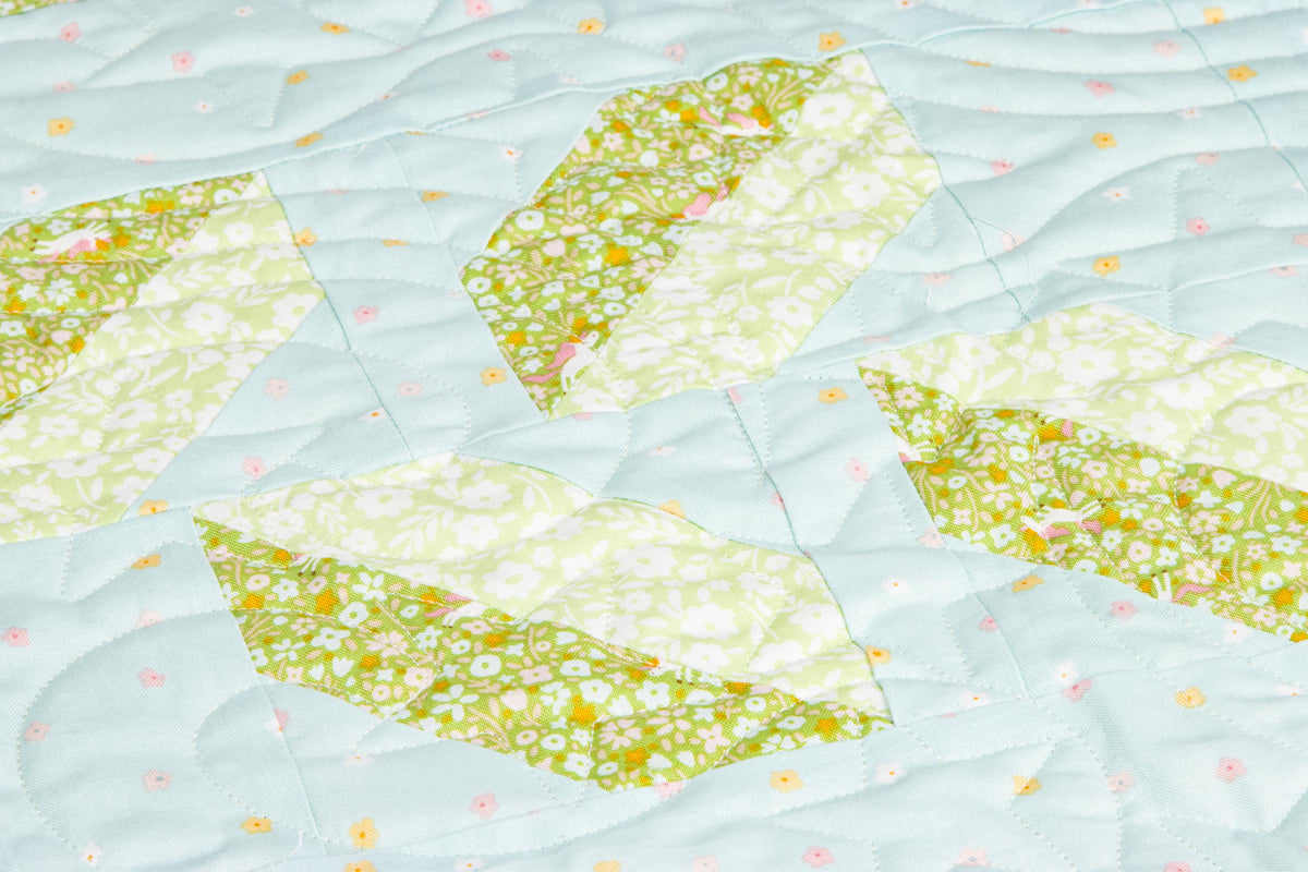 Little Posies Unicorn Garden Quilt Kit  Riley Blake Designs  Apples & Beavers Pattern  KT-18320